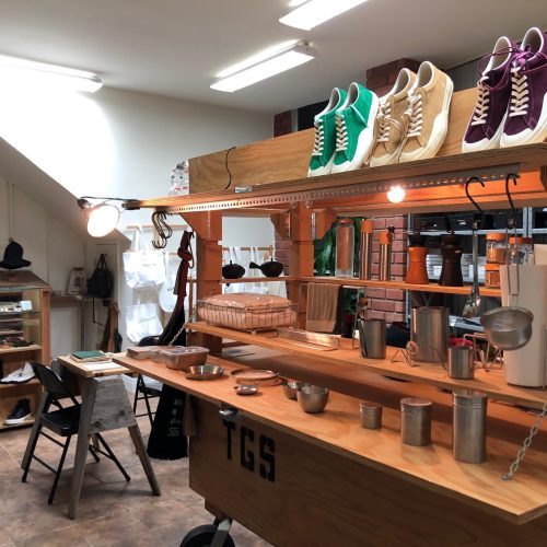 Show-Room-LA-1-qc7indh7q067s4fob6y6qx3hy0tgs7e7k60pi9ypvs